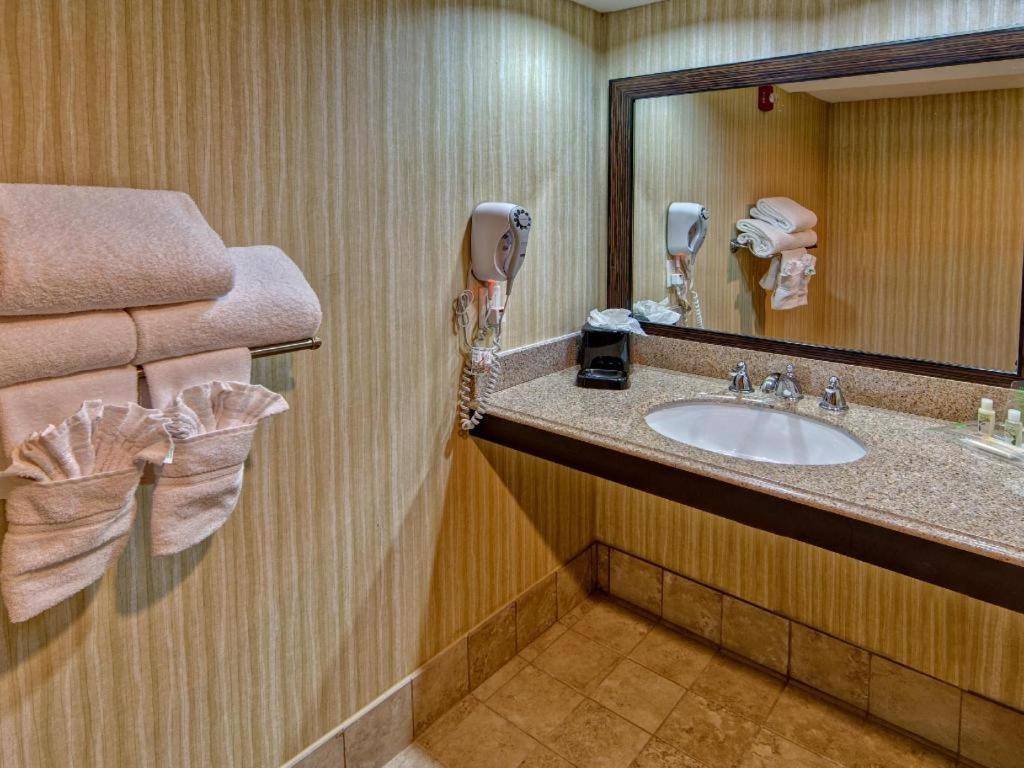 Clarion Hotel & Suites Conference Center Memphis Airport Kültér fotó