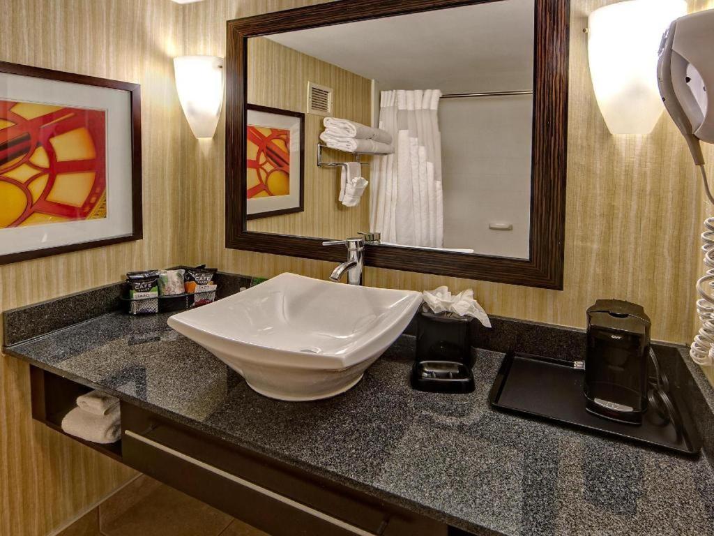 Clarion Hotel & Suites Conference Center Memphis Airport Kültér fotó